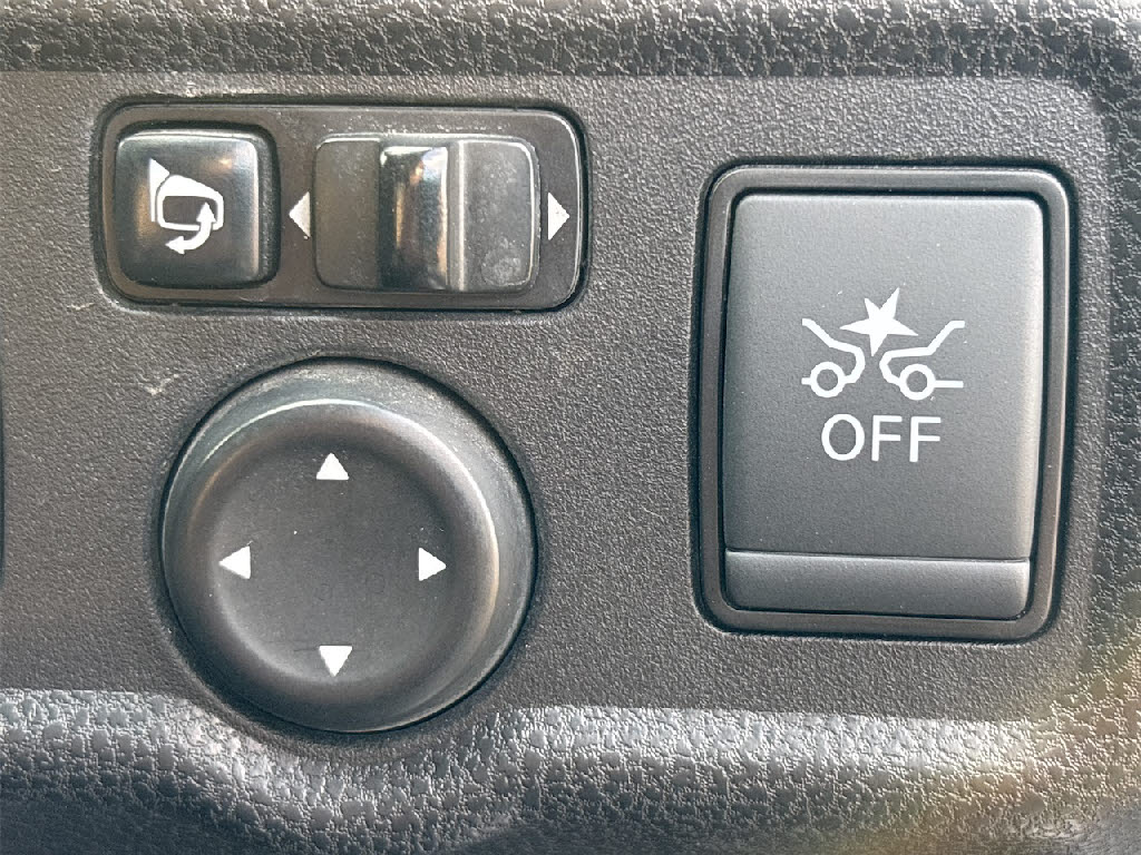 ニッサン ノート ｅパワーＸ ＦＯＵＲ