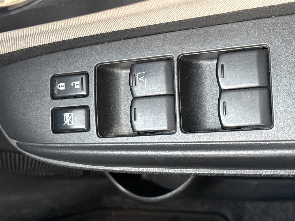 ニッサン ノート ｅパワーＸ ＦＯＵＲ