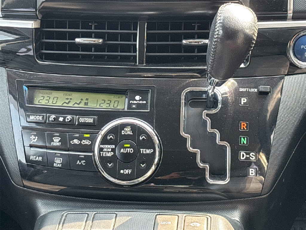 トヨタ エスクァイアＨＶ ｱｴﾗｽﾌﾟﾚﾐｱﾑｴﾃﾞｨｼｮﾝ 4WD