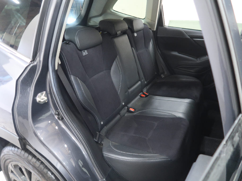 スバル フォレスター スポーツ 4WD