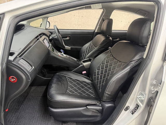 トヨタ プリウス S