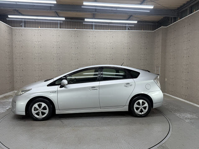 トヨタ プリウス S