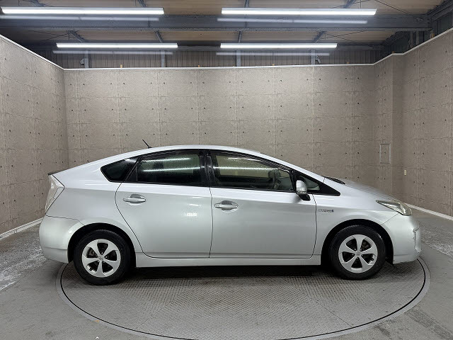 トヨタ プリウス S