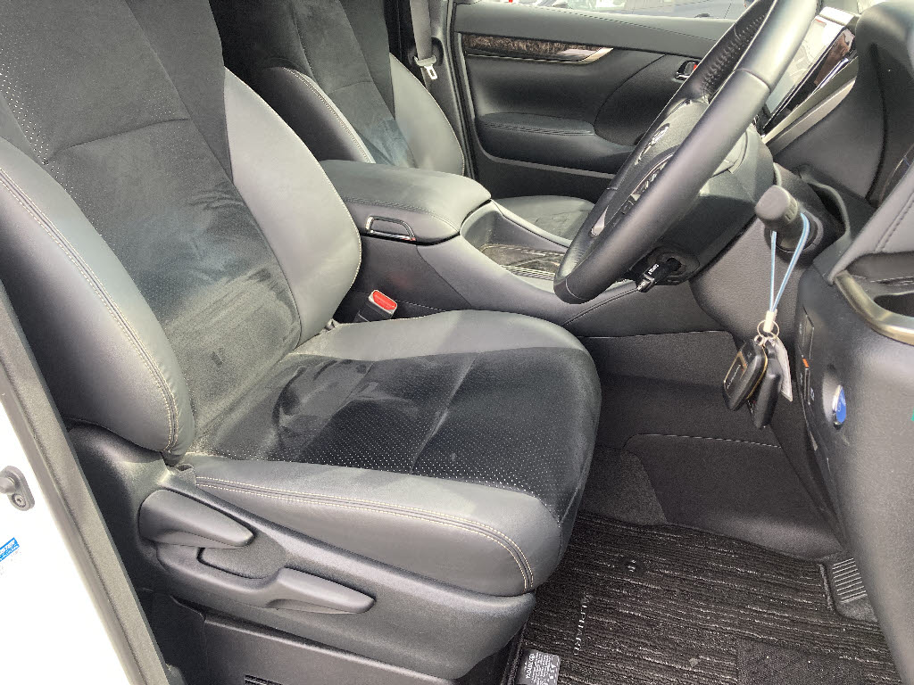 トヨタ ｱﾙﾌｧｰﾄﾞ ﾊｲﾌﾞﾘｯﾄﾞ ﾀｲﾌﾟｺﾞｰﾙﾄﾞⅢ 4WD