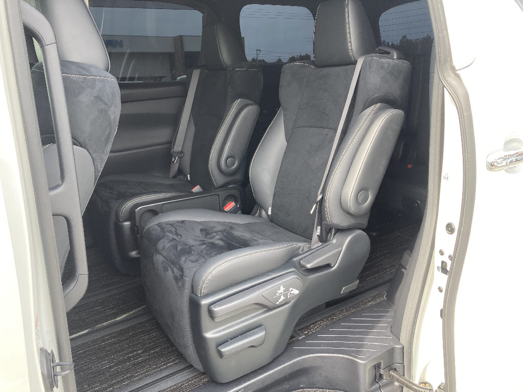 トヨタ ｱﾙﾌｧｰﾄﾞ ﾊｲﾌﾞﾘｯﾄﾞ ﾀｲﾌﾟｺﾞｰﾙﾄﾞⅢ 4WD