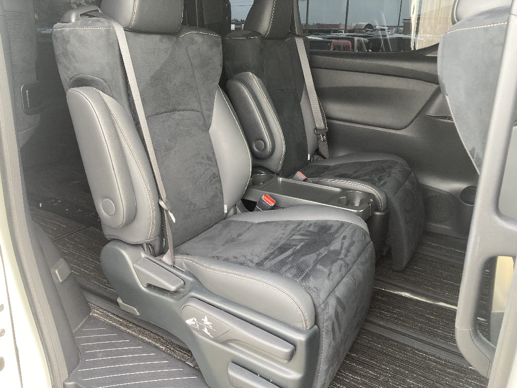 トヨタ ｱﾙﾌｧｰﾄﾞ ﾊｲﾌﾞﾘｯﾄﾞ ﾀｲﾌﾟｺﾞｰﾙﾄﾞⅢ 4WD