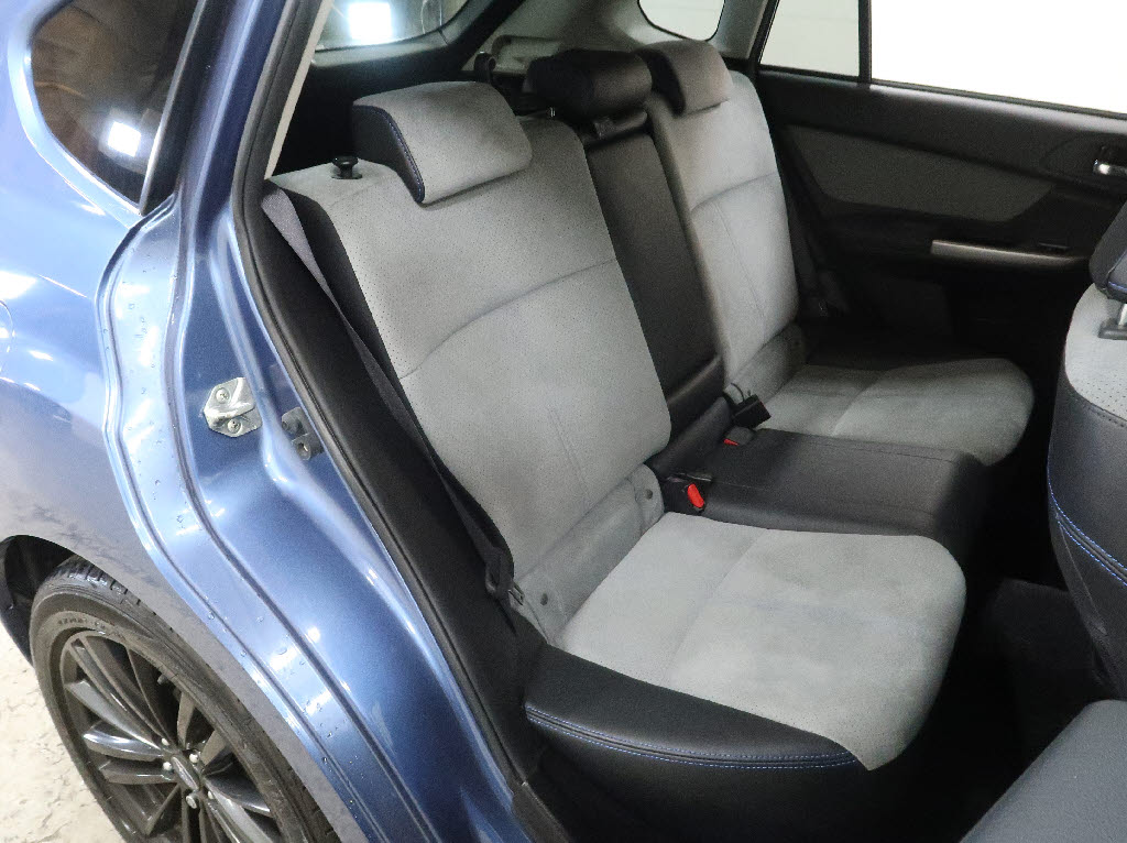 スバル ｲﾝﾌﾟﾚｯｻｽﾎﾟｰﾂHV 2.0i-Sｱｲｻｲﾄ