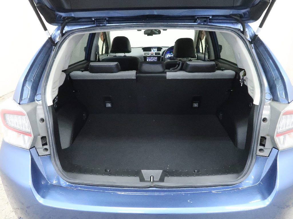 スバル ｲﾝﾌﾟﾚｯｻｽﾎﾟｰﾂHV 2.0i-Sｱｲｻｲﾄ