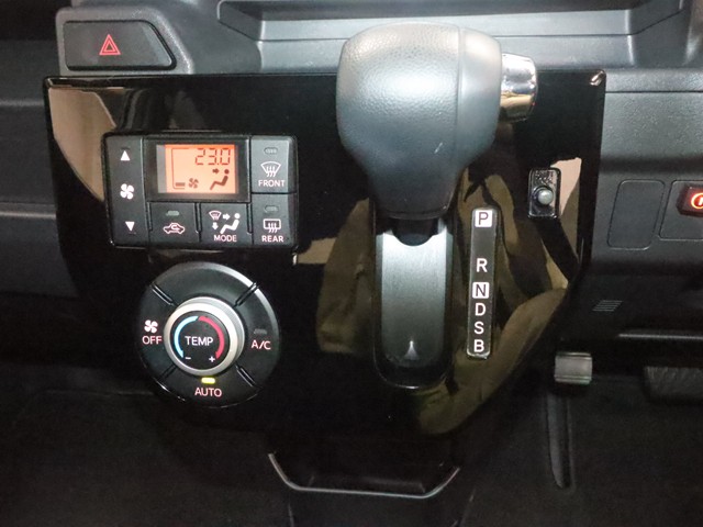 ダイハツ ウエイク Ｌ　ＶＳ　ＳＡ３