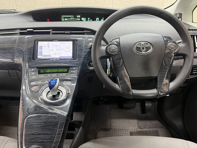 トヨタ プリウス Ｓ