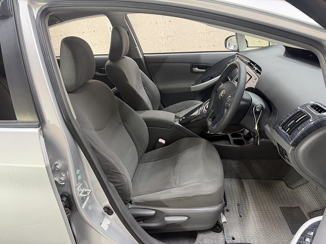 トヨタ プリウス Ｓ