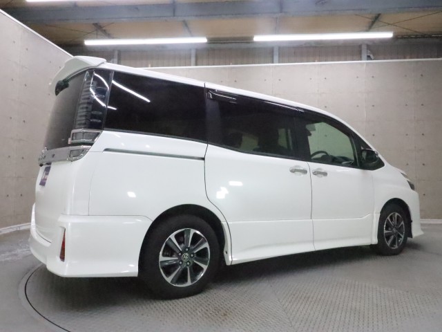 トヨタ ヴォクシー ＺＳ煌３