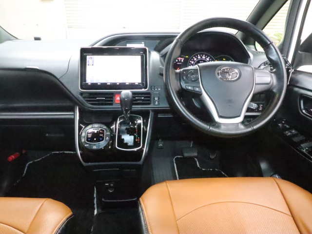 トヨタ ヴォクシー ＺＳ煌３