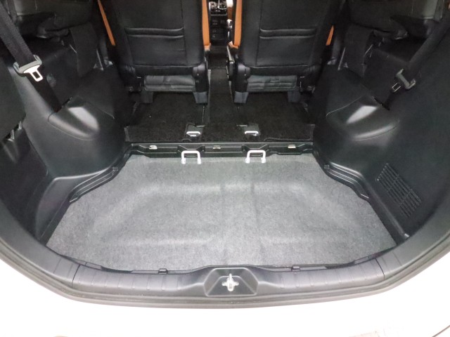 トヨタ ヴォクシー ＺＳ煌３