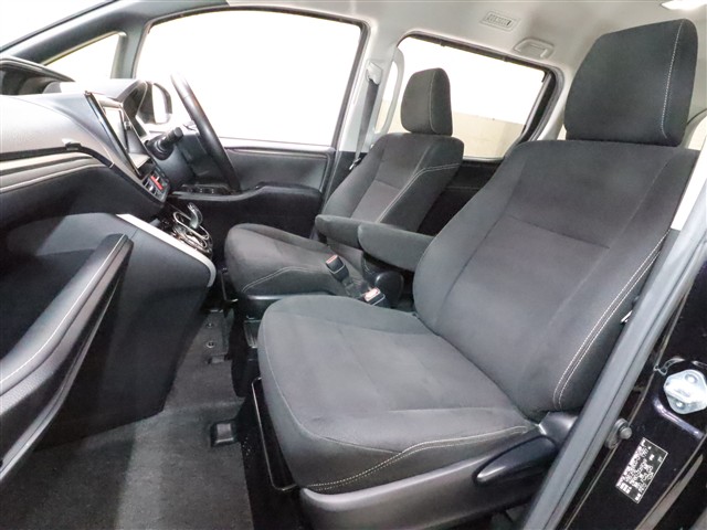 トヨタ エスクァイアＨＶ Ｘｉ