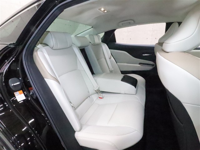 トヨタ ｸﾗｳﾝ ｸﾛｽｵｰﾊﾞｰ Ｇアドバンスドレザーパッケージ