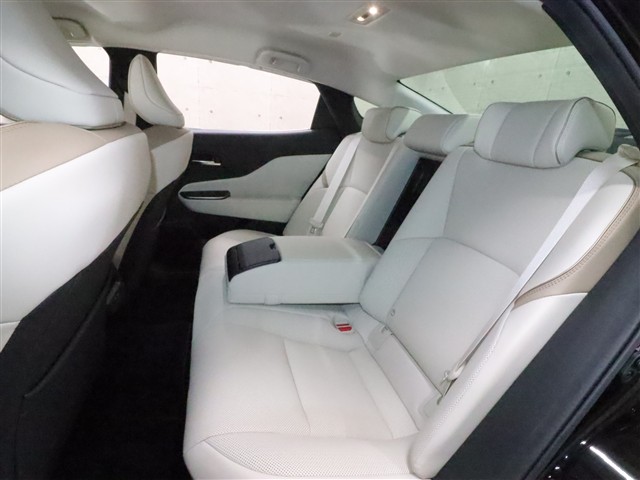 トヨタ ｸﾗｳﾝ ｸﾛｽｵｰﾊﾞｰ Ｇアドバンスドレザーパッケージ