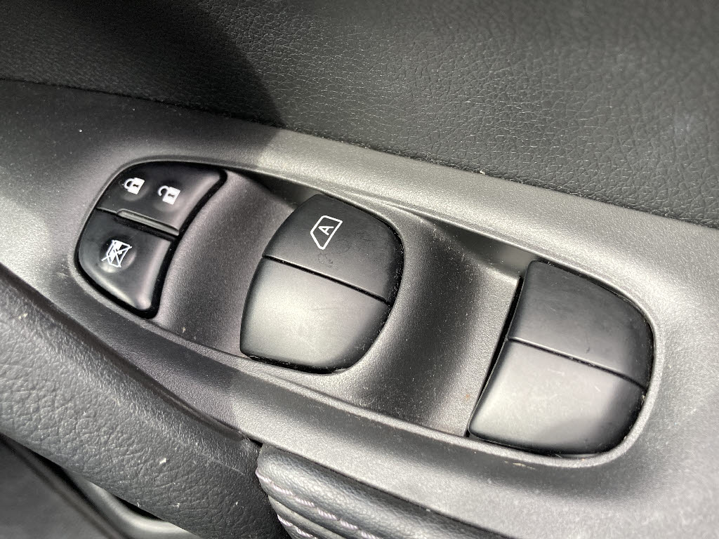 ニッサン エクストレイル 20Xi Vｾﾚｸｼｮﾝ 4WD