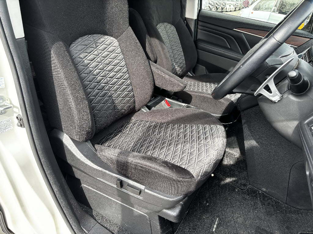 三菱 デリカＤ：５ P 4WD