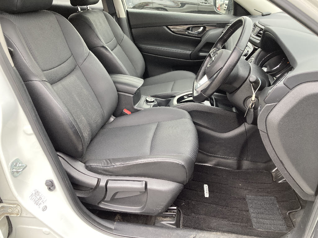 ニッサン エクストレイル 20X HYBRID 4WD