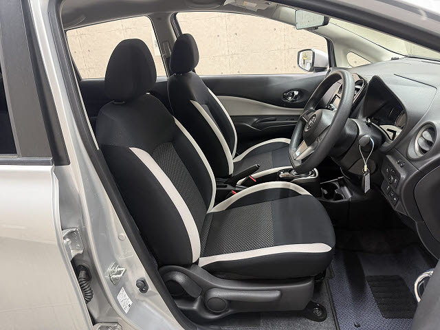 ニッサン ノート e-POWER B