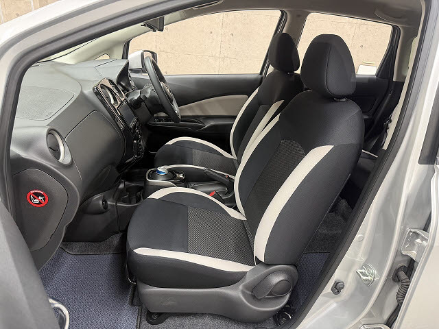 ニッサン ノート e-POWER B