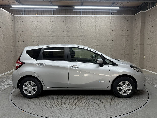 ニッサン ノート e-POWER B