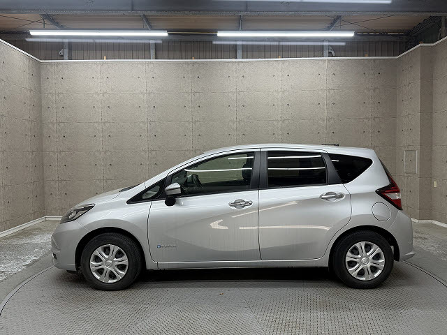 ニッサン ノート e-POWER B