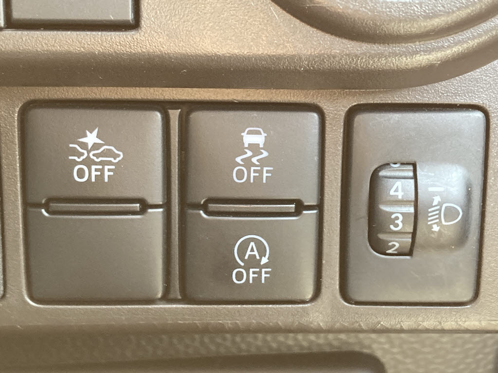 トヨタ ルーミー X 4WD