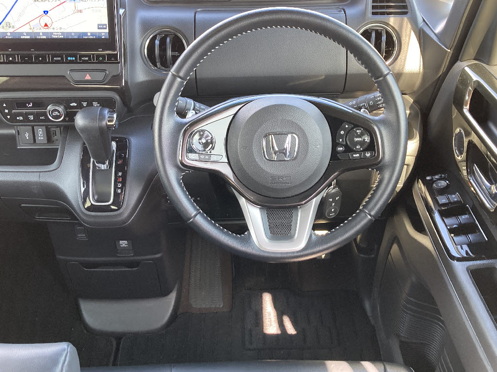 ホンダ Ｎ　ＢＯＸカスタム G-Lﾀｰﾎﾞ ﾎﾝﾀﾞｾﾝｼﾝｸﾞ 4WD