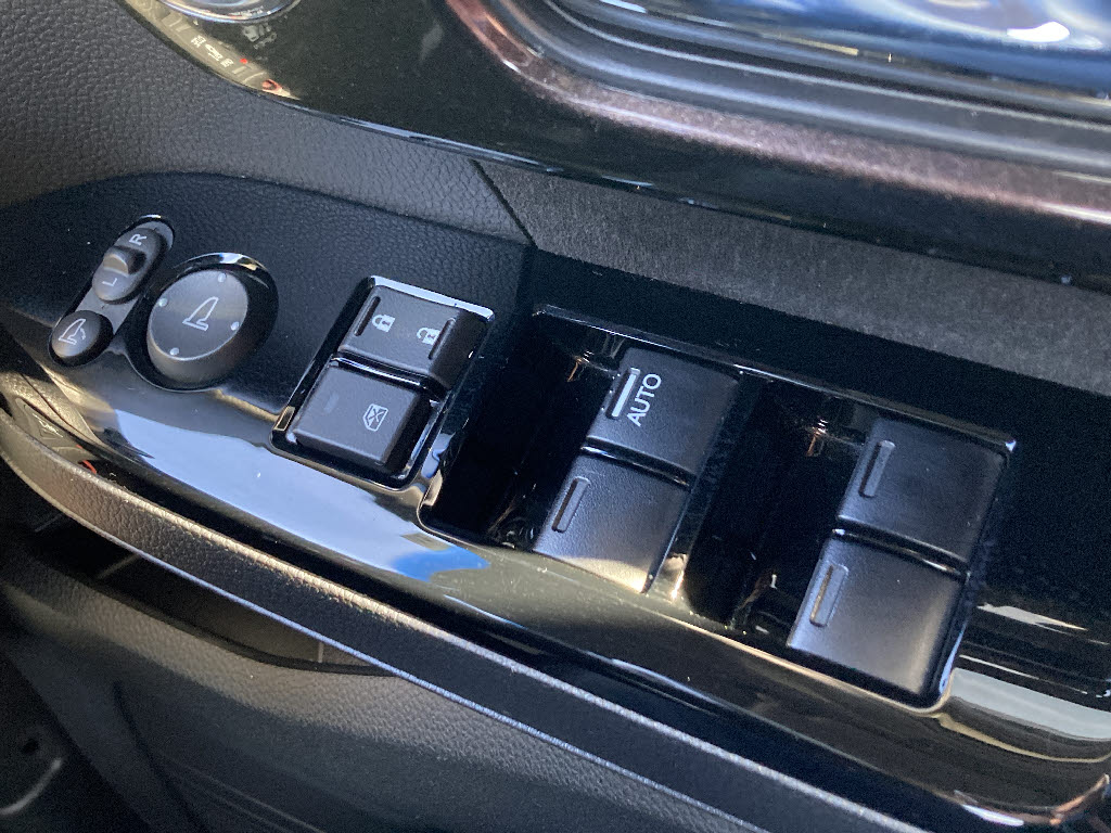 ホンダ Ｎ　ＢＯＸカスタム G-Lﾀｰﾎﾞ ﾎﾝﾀﾞｾﾝｼﾝｸﾞ 4WD