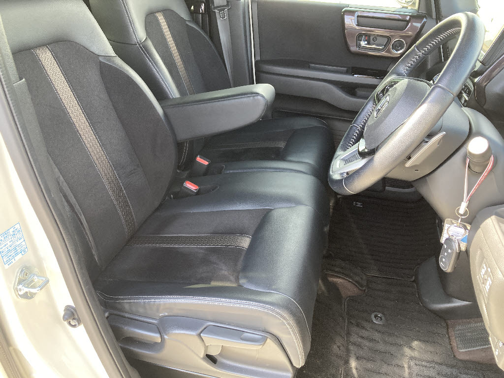 ホンダ Ｎ　ＢＯＸカスタム G-Lﾀｰﾎﾞ ﾎﾝﾀﾞｾﾝｼﾝｸﾞ 4WD