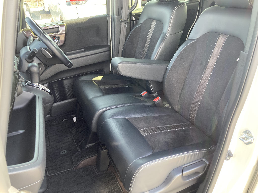 ホンダ Ｎ　ＢＯＸカスタム G-Lﾀｰﾎﾞ ﾎﾝﾀﾞｾﾝｼﾝｸﾞ 4WD