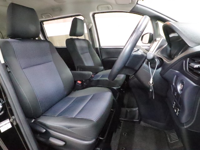 トヨタ ヴォクシー ZSキラメキ