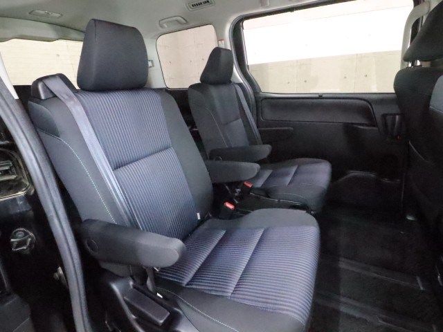 トヨタ ヴォクシー ZSキラメキ