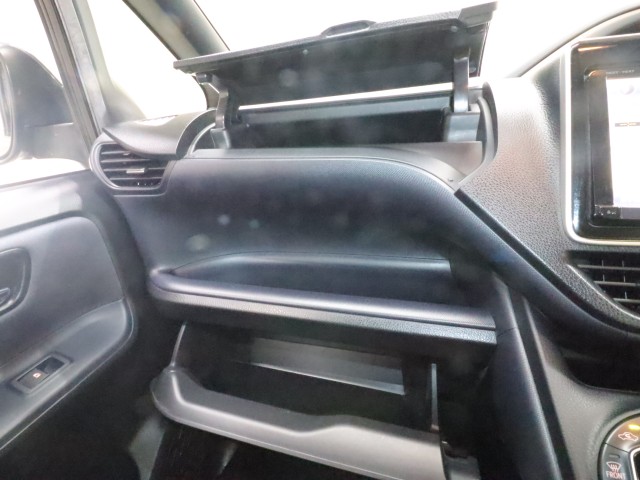 トヨタ ヴォクシー ZSキラメキ