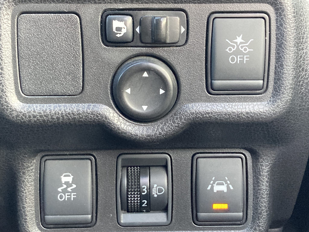 ニッサン ノート X FOURｽﾏｰﾄｾｰﾌﾃｨｴﾃﾞｨｼｮﾝ 4WD