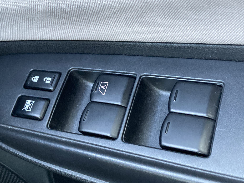 ニッサン ノート X FOURｽﾏｰﾄｾｰﾌﾃｨｴﾃﾞｨｼｮﾝ 4WD