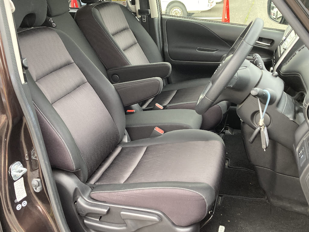 ニッサン セレナ ﾊｲｳｪｲｽﾀｰ 4WD