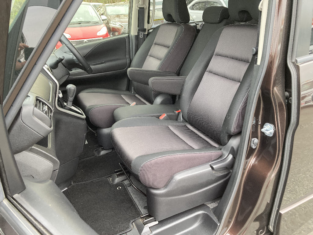 ニッサン セレナ ﾊｲｳｪｲｽﾀｰ 4WD