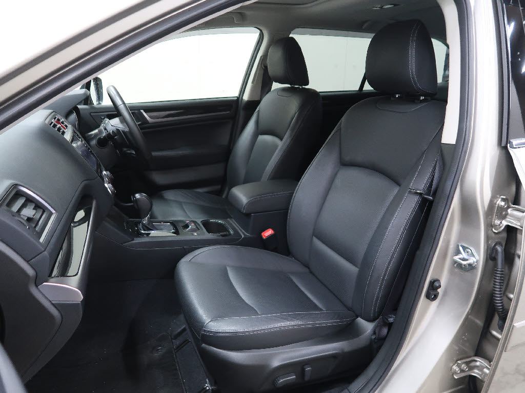 スバル ﾚｶﾞｼｨｱｳﾄﾊﾞｯｸ リミテッド