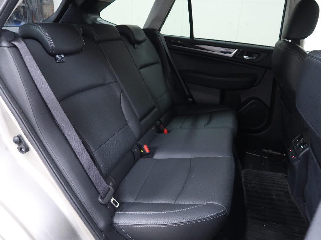 スバル ﾚｶﾞｼｨｱｳﾄﾊﾞｯｸ リミテッド