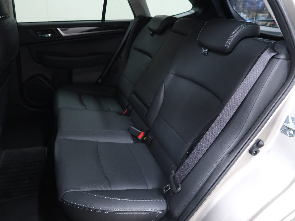 スバル ﾚｶﾞｼｨｱｳﾄﾊﾞｯｸ リミテッド