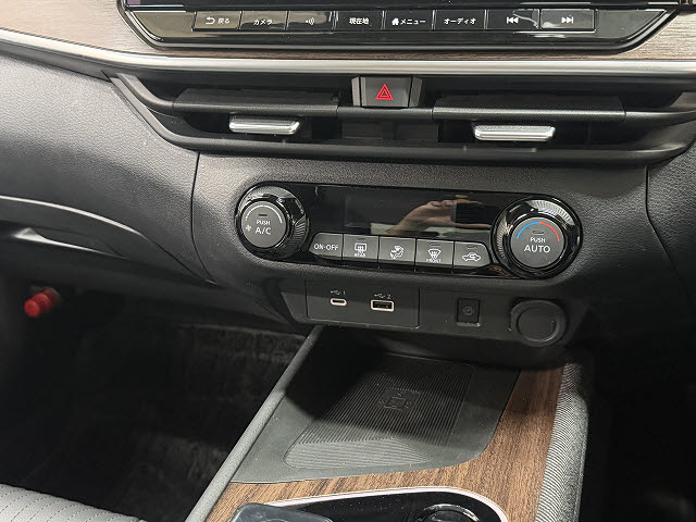 ニッサン オーラ Ｇレザーエディション