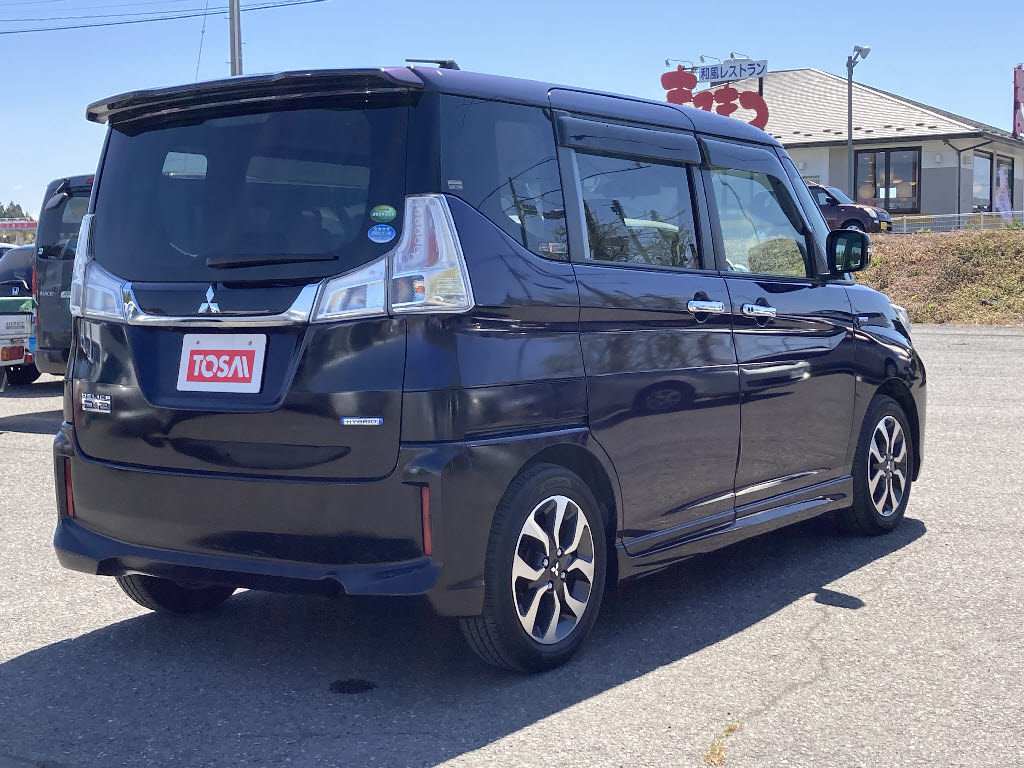 三菱 デリカＤ：２ ｶｽﾀﾑﾊｲﾌﾞﾘｯﾄﾞMV