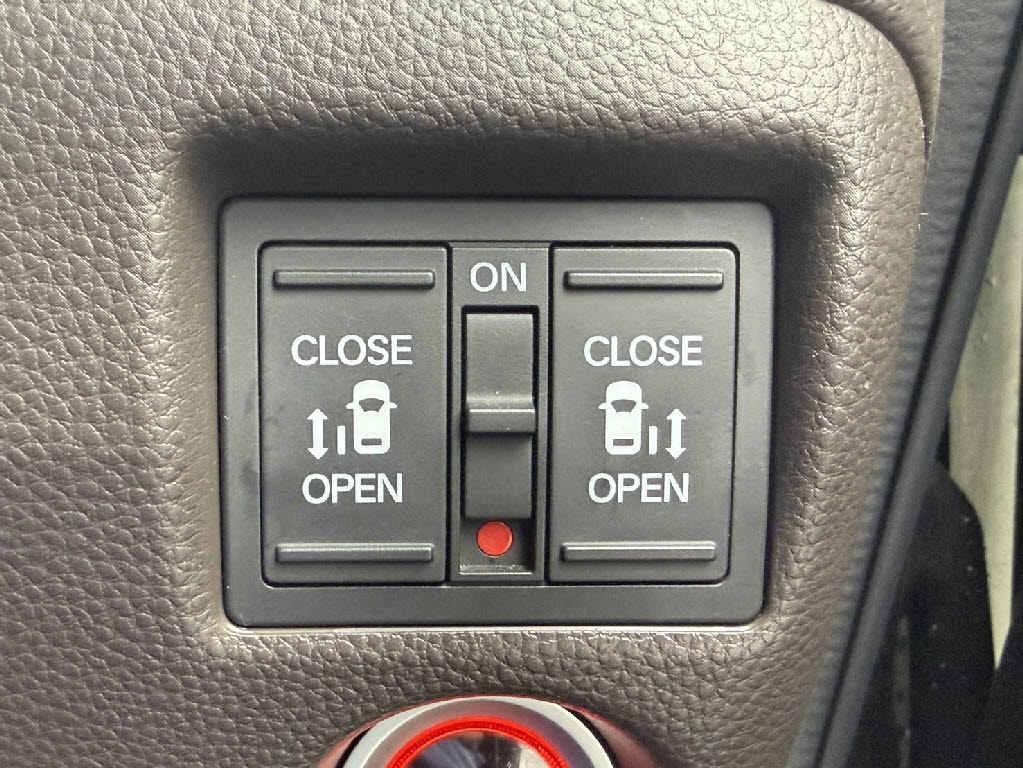 ホンダ Ｎ　ＢＯＸ G・LﾎﾝﾀﾞｾﾝｼﾝｸﾞｶｯﾊﾟｰﾌﾞﾗｳﾝS 4WD