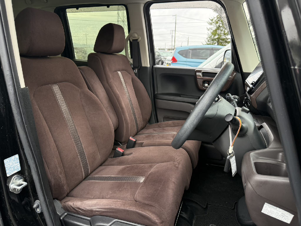 ホンダ Ｎ　ＢＯＸ G・LﾎﾝﾀﾞｾﾝｼﾝｸﾞｶｯﾊﾟｰﾌﾞﾗｳﾝS 4WD