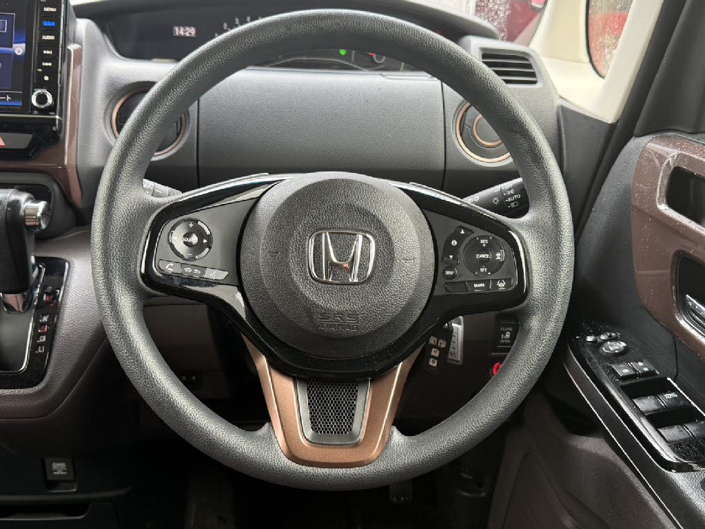 ホンダ Ｎ　ＢＯＸ G・LﾎﾝﾀﾞｾﾝｼﾝｸﾞｶｯﾊﾟｰﾌﾞﾗｳﾝS 4WD