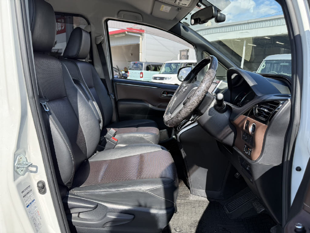 トヨタ エスクァイア GI 4WD