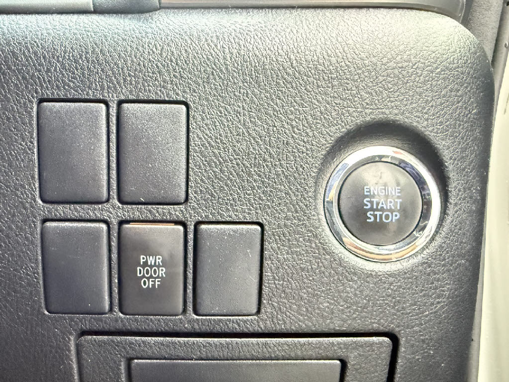 トヨタ アルファード 2.5SAﾊﾟｯｹｰｼﾞ 4WD